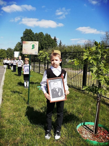 Салют и слава годовщине навеки памятного дня! Салют и слава годовщине навеки памятного дня!.